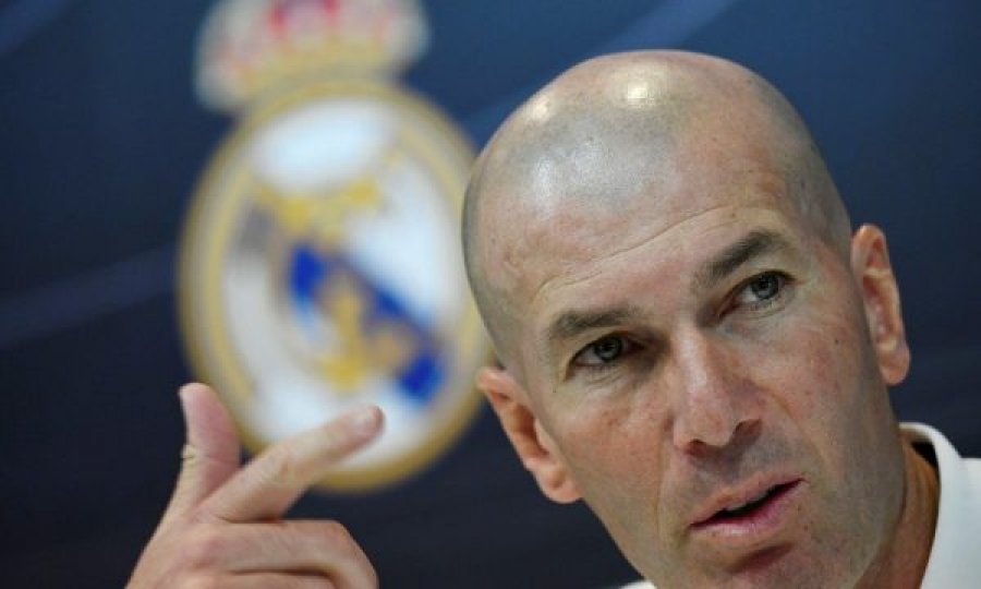 Zidane kapet me gazetarin: “Ti më bën të qesh… Ma thuaj në fytyrë, nëse dëshiron që të shkarkohem”