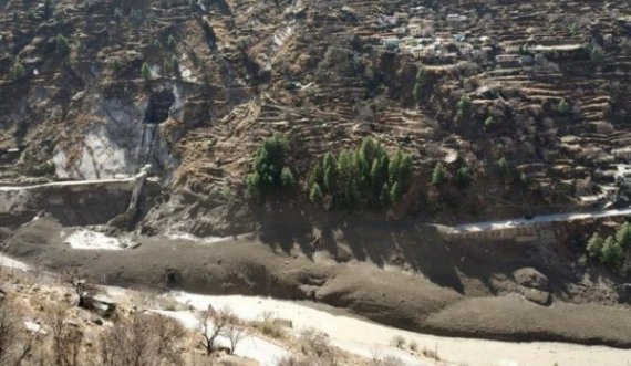 Shkrihet një akullnajë nga Himalajet, vdesin të paktën 150 persona