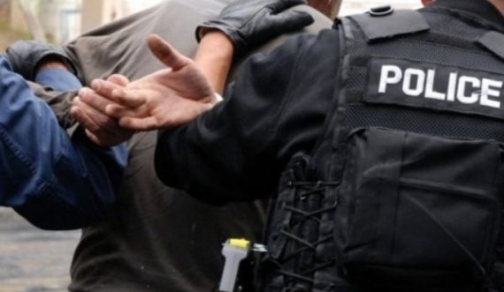 Arrestohet një polic në Prishtinë, në prezencë të tij u kanos me armë një grua