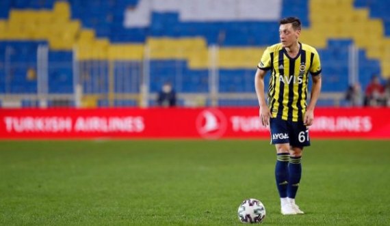Ozil u kërkon falje tifozëve të Fenerbahces pas humbjes në derbi