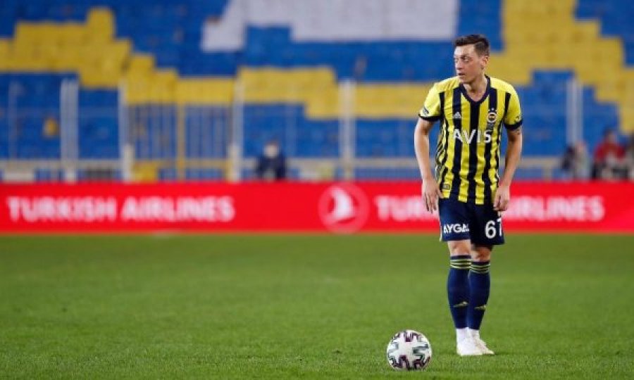 Ozil u kërkon falje tifozëve të Fenerbahces pas humbjes në derbi