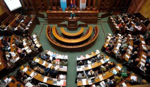 Krerët e Serbisë në mbledhje për mafinë, merren me letrën e Biden