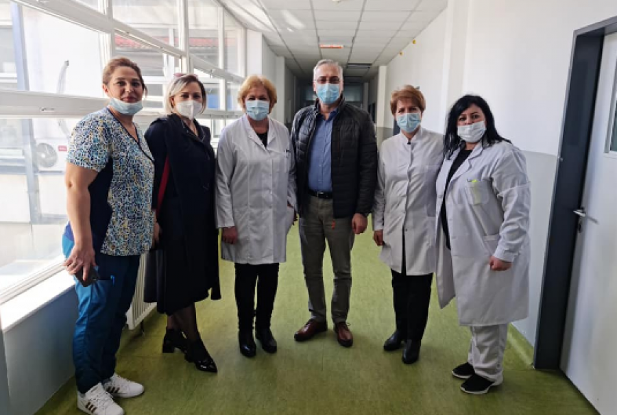 22 ditë në luftë me COVID 19, letra prekëse e kirurgut kosovar për stafin e Infektives