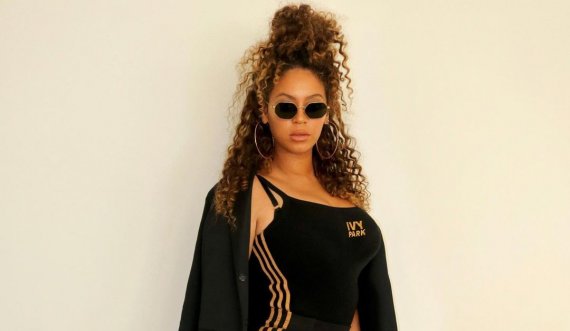 Kombinimi i ri i Beyonce-s tërheq vëmendjen! Si të bësh bashkë takat, xhaketën dhe një kostum sportiv