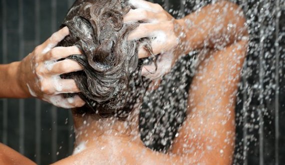Ja cfarë i ndodh trupit tuaj nëse nuk bëni dush për dy ditë