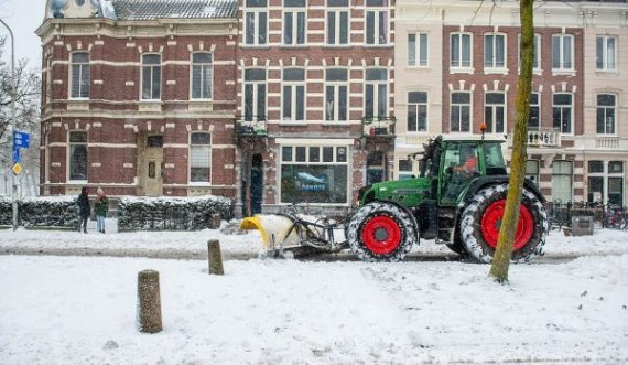 Holanda goditet nga stuhia e parë e borës në 10 vjetët e fundit