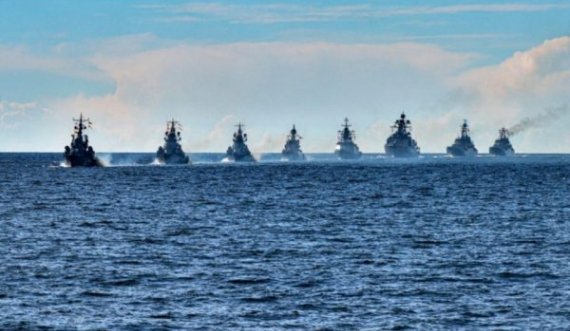 Rusia bashkon ushtrinë me Kinën dhe Iranin, stërvitje e përbashkët në Oqeanin Indian