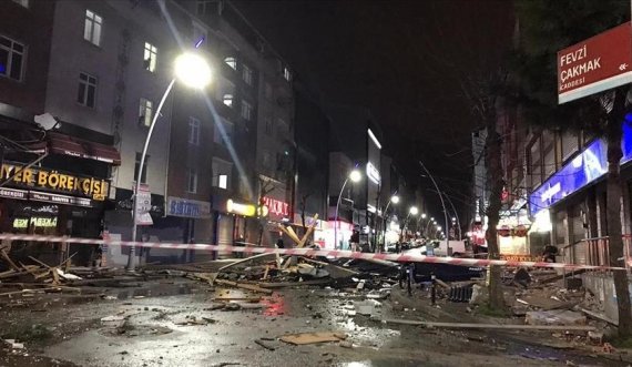 Pemë dhe çati të rrëzuara, Stambolli goditet nga një stuhi e fortë