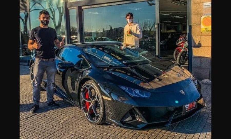 Trincao e feston golin e parë me Barcelonën duke blerë Lamborghini