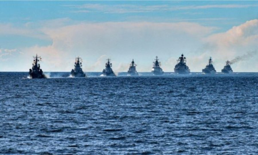 Rusia bashkon ushtrinë me Kinën dhe Iranin, stërvitje e përbashkët në Oqeanin Indian