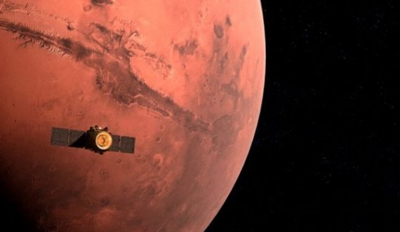 Një anije kozmike kineze pa pilot ka hyrë në orbitën e Marsit