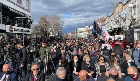 Arben Gashi publikon një foto nga tubimi: Vitia i dridh sheshet e kundërshtarët