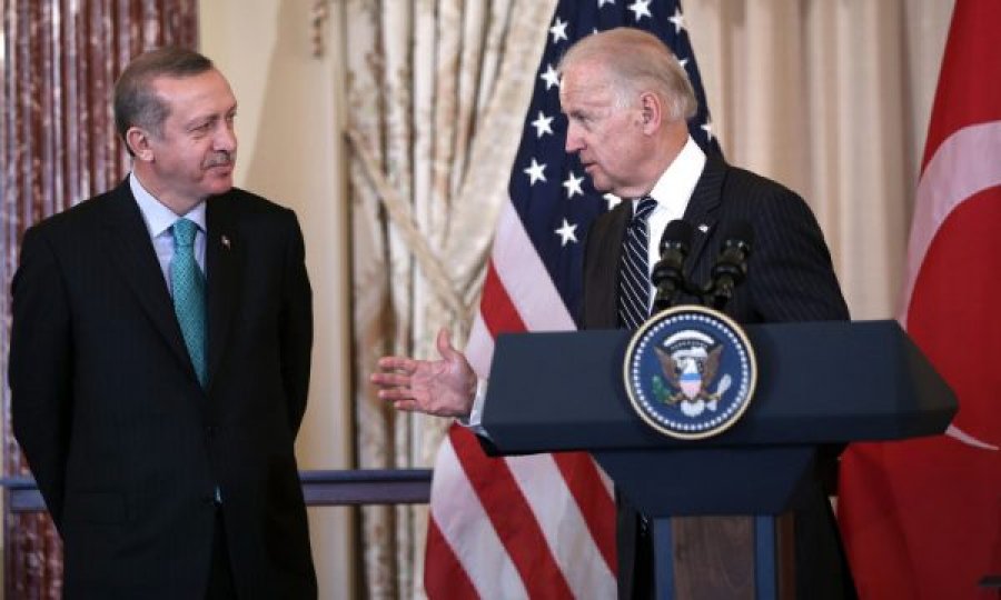 Senatorët amerikanë e akuzojnë Erdoganin për disa çështje, kërkojnë trysni nga Bideni
