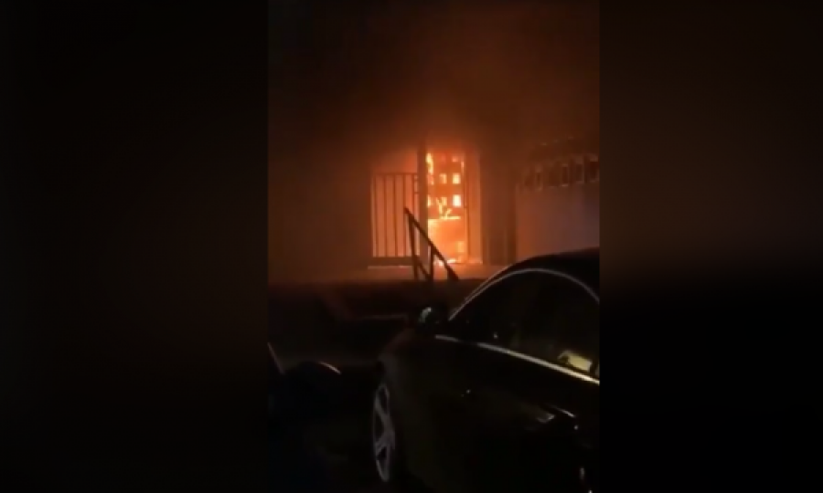 Pamje tjera nga zjarri tek një ndërtesë në Prishtinë