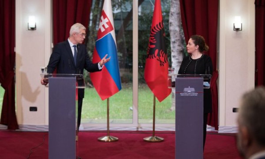 Kryediplomatja shqiptare i kërkon Sllovakisë hapjen e një Zyre Ndërlidhse për Kosovën në Bratislavë