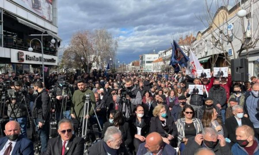 Arben Gashi publikon një foto nga tubimi: Vitia i dridh sheshet e kundërshtarët