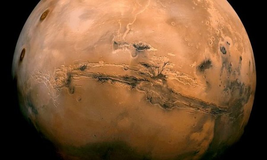 Studimi i shkencëtarëve: Marsi mund të ketë qenë i banueshëm