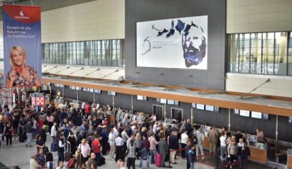 Aeroporti mbushet me mërgimtarë, 50 aeroplanë vetëm sot drejt Prishtinës