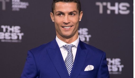Cristiano Ronaldo është personi i parë në botë që arrin 500 milion ndjekës në Instagram, Facebook dhe Twitter!