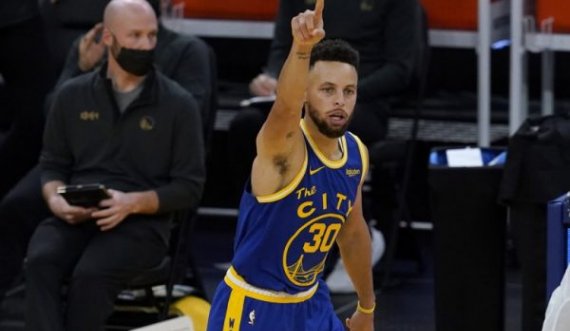 Steph Curry bë çmendurin me Warriors