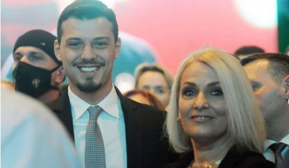  Në tubimin përmbyllës të PDK-së edhe familja e Kadri Veselit dhe Hashim Thaçit 