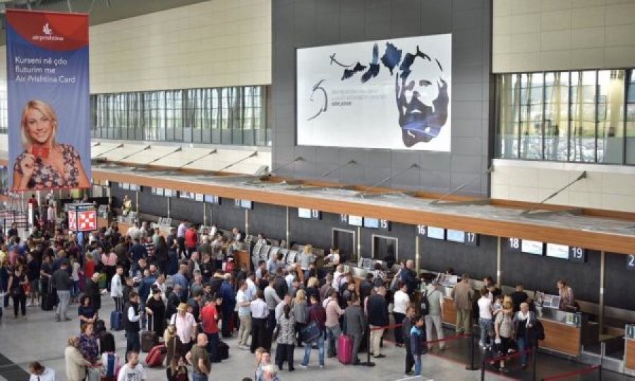 Aeroporti mbushet me mërgimtarë, 50 aeroplanë vetëm sot drejt Prishtinës