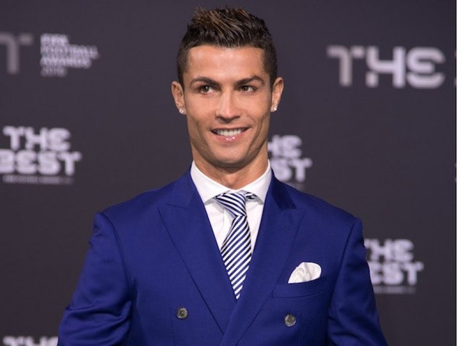 Cristiano Ronaldo është personi i parë në botë që arrin 500 milion ndjekës në Instagram, Facebook dhe Twitter!