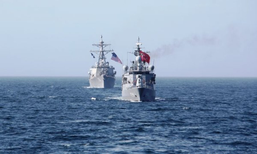 Pamje: Luftanijet turke dhe amerikane ushtrojnë së bashku në Detin e Zi