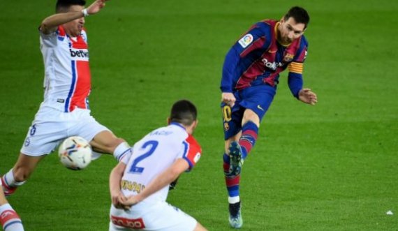 Barcelona e deklason Alavesin, shkëlqejnë Messi e Trincao