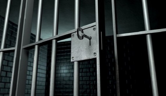 Dy të mitur dënohen me nga një muaj paraburgim