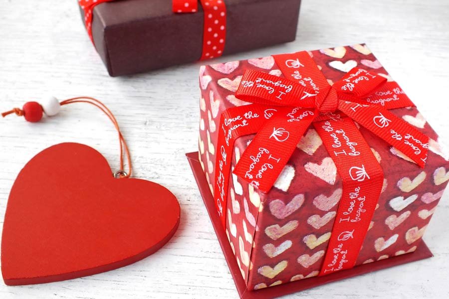 Mbani shënim djema! 5 dhuratat që nuk duhet t’i bëni kurrë për të dashurën tuaj në ditën e Shën Valentinit