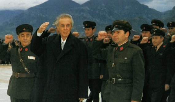 Rrëfimi i rrallë i mjekut francez: Enver Hoxha ma tregoi përse nuk i linte shqiptarët të iknin nga vendi, nuk donte të….