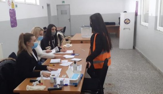 Edhe të burgosurit po votojnë