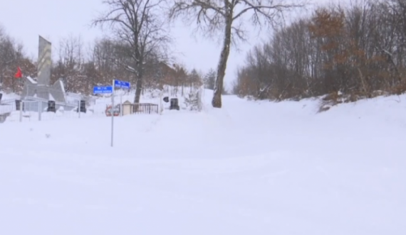 Banorët nga fshatrat e Gollakut s’mund të dalin të votojnë shkaku i borës së madhe