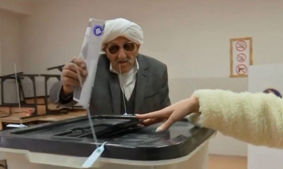 Voton 98-vjeçari nga Rugova, thotë se asnjëherë nuk ka munguar në votime
