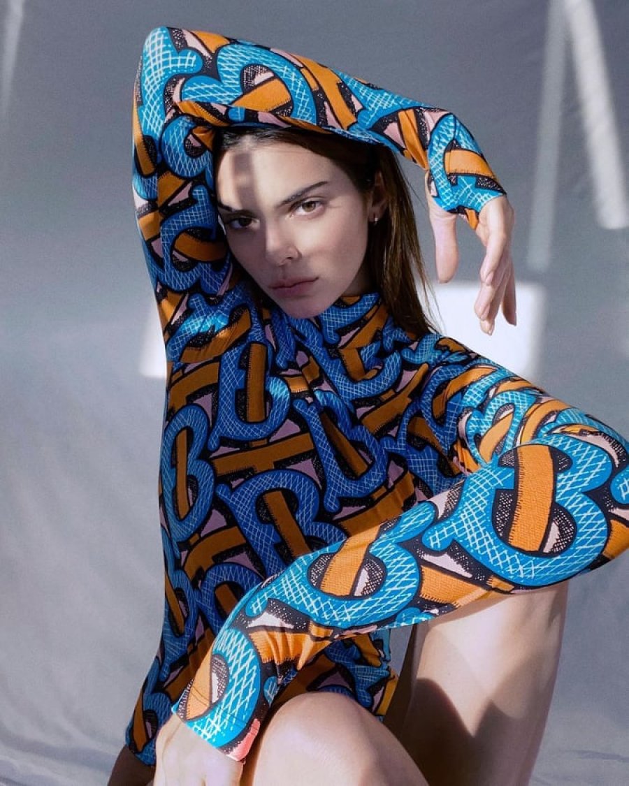 Kendall Jenner kapet mat, fansat e kryqëzojnë për përdorimin e “photoshop”-it në rrjete sociale