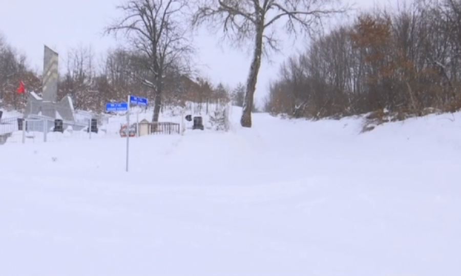 Banorët nga fshatrat e Gollakut s’mund të dalin të votojnë shkaku i borës së madhe