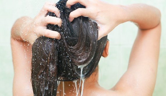 Sa herë duhet ta lajmë kokën për të pasur flokë të shëndetshëm?