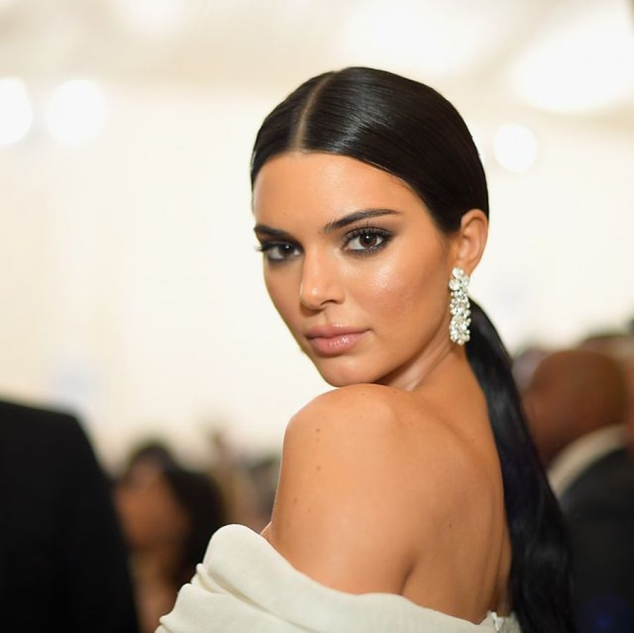 Bën publike lidhjen e saj të re, Kendall Jenner zyrtarisht 'e zënë'