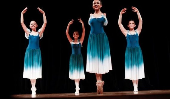 16-vjeçarja që lindi pa krahë dhe u bë balerinë