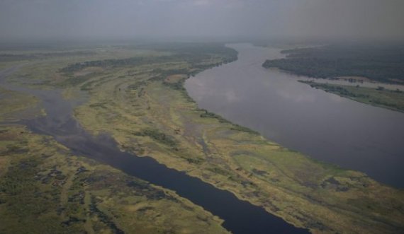 Tragjedi në lumin Kongo: 60 të vdekur e qindra të zhdukur nga përmbytja e anijes së mbingarkuar