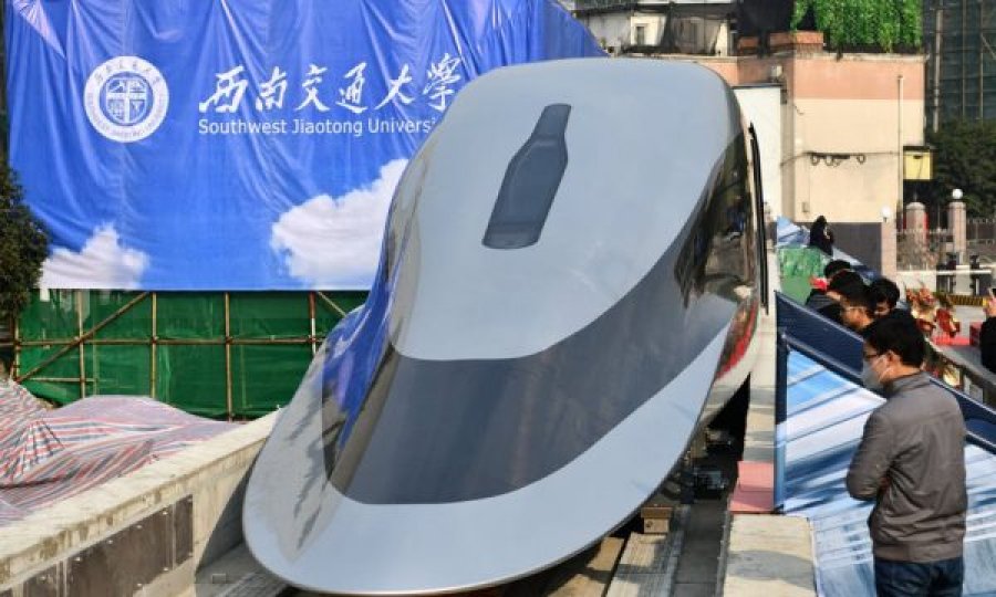 Kina prezanton trenin e shpejtë që lëviz deri në 643 kilometra në orë