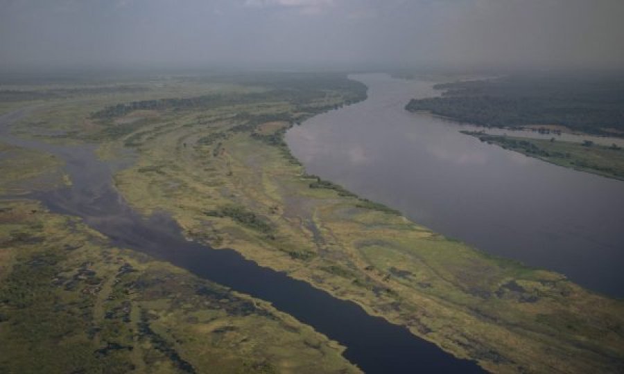 Tragjedi në lumin Kongo: 60 të vdekur e qindra të zhdukur nga përmbytja e anijes së mbingarkuar