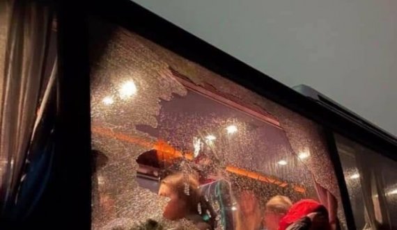 Malazezi reagon për autobusin e thyer të kosovarëve, thotë se kjo i kujton vitet e 90-ta