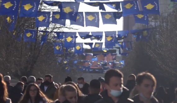 Kosova e injoron motin e ftohtë, feston 13-vjetorin e pavarësisë