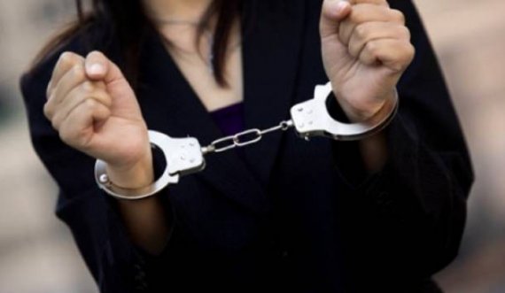 Keqtrajtoi për tre muaj fëmijët e saj, arrestohet një grua në Graçanicë