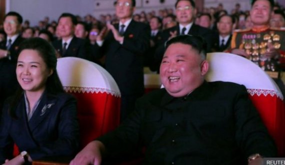 Nuk dihej asgjë për fatin e saj, gruaja e Kim Jong-un shfaqet në publik pas një viti
