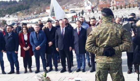 Ramush Haradinaj bën homazhe në Prekaz, përmend sërish bashkimin me Shqipërinë