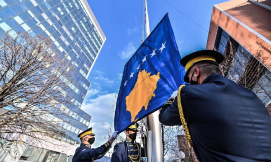 Krizat e brendshme politike dëmtuan Kosovën në arenën ndërkombëtare
