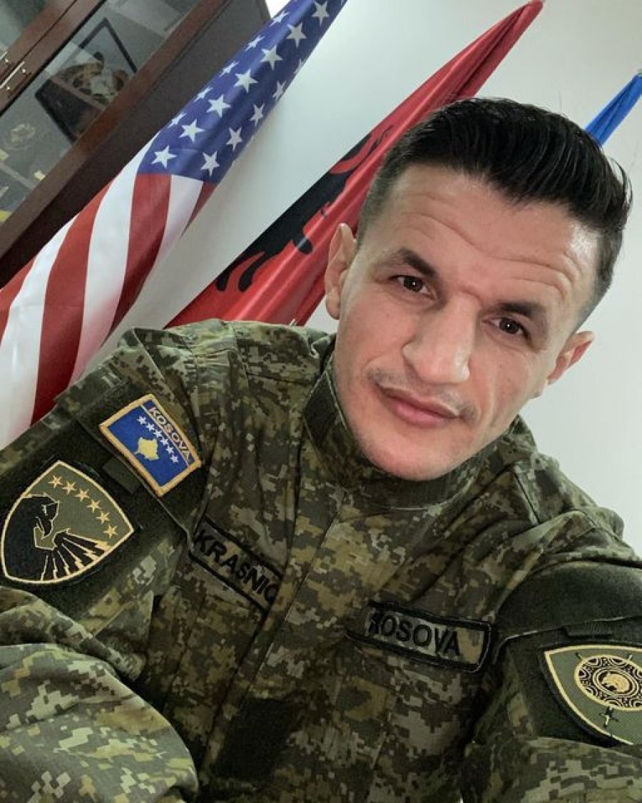 Robin Krasniqi uron ditën e Pavarësisë së Kosovës me uniformën e ushtrisë veshur